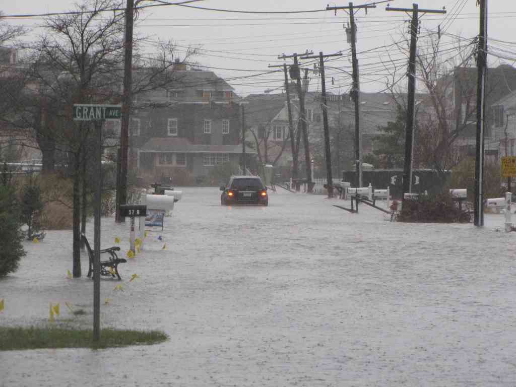 RUMSON DRIVER RESCUED FROM FLOODING Red Bank Green
